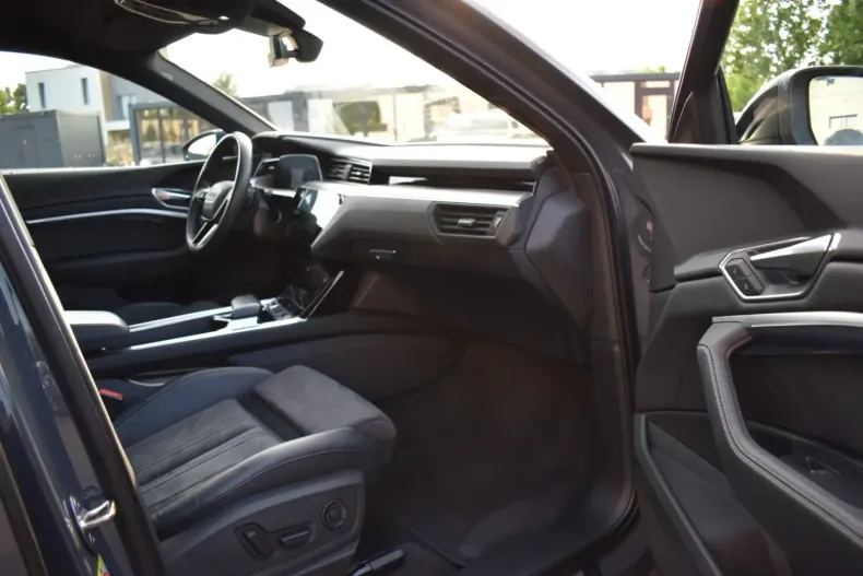 Audi Q8 e-tron din 2023 cu 39.280 km - oferta AUD105393 - foto 9