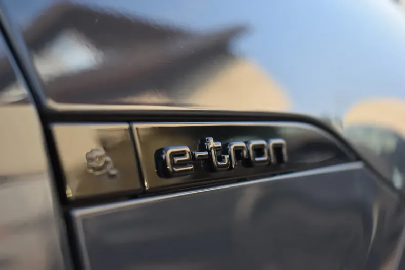 Audi Q8 e-tron din 2023 cu 39.280 km - oferta AUD105393 - foto 19