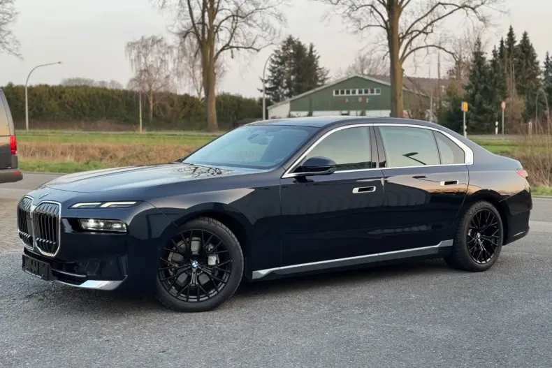 BMW 740 din 2023 cu 63.950 km - oferta BMW105396 - foto 1