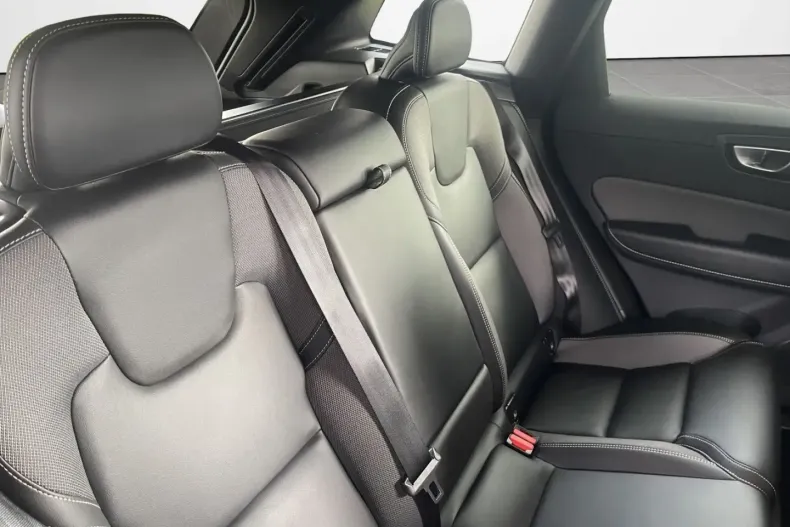 Volvo XC60 din 2022 cu 46.770 km - oferta VOL105399 - foto 13