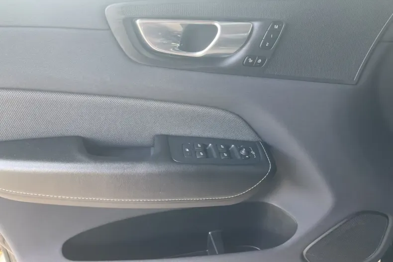 Volvo XC60 din 2022 cu 46.770 km - oferta VOL105399 - foto 17