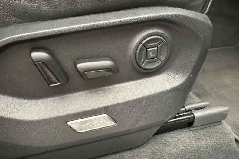 Volkswagen Touareg din 2022 cu 84.900 km - oferta VOL105423 - foto 3