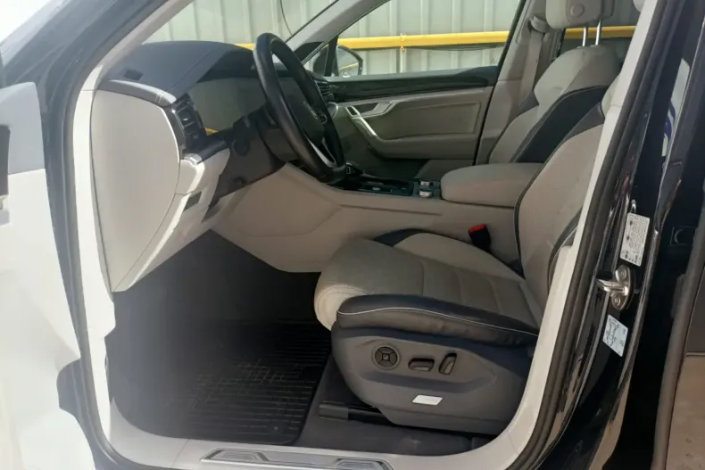 Volkswagen Touareg din 2025 cu 80.365 km - oferta VOL105432 - foto 11