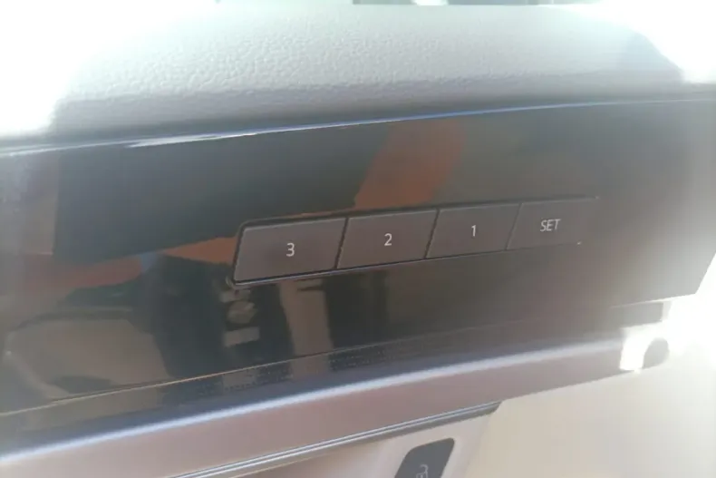 Volkswagen Touareg din 2025 cu 80.365 km - oferta VOL105432 - foto 13