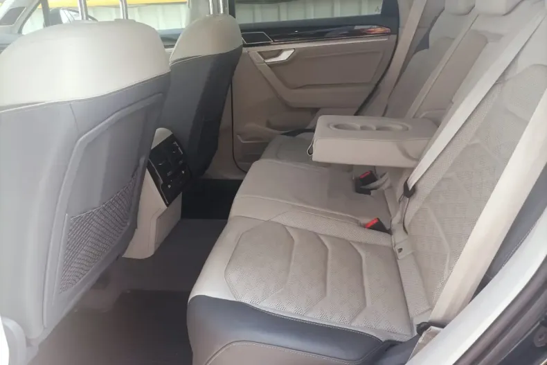 Volkswagen Touareg din 2025 cu 80.365 km - oferta VOL105432 - foto 22