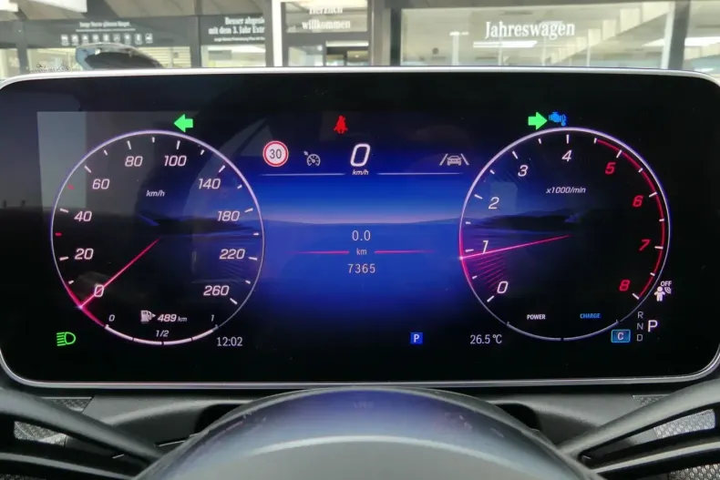 Mercedes-Benz CLE 200 din 2024 cu 7.370 km - oferta MER105434 - foto 7