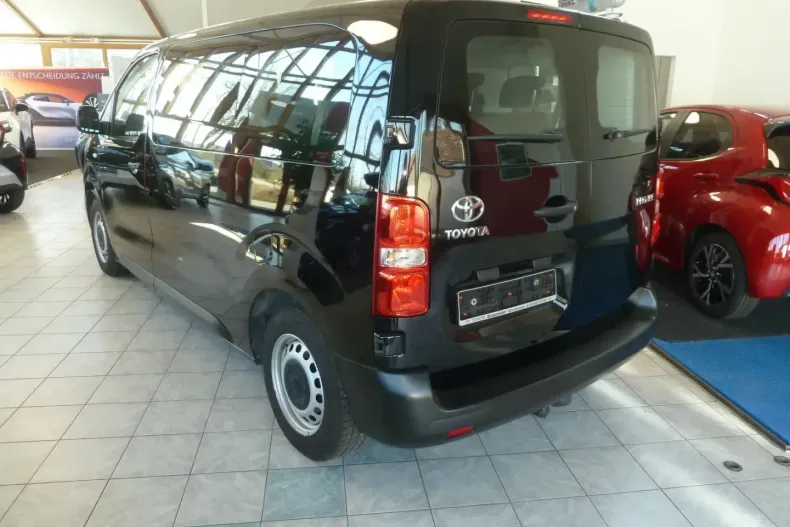 Toyota Proace (Verso) din 2022 cu 42.820 km - oferta TOY105435 - foto 2