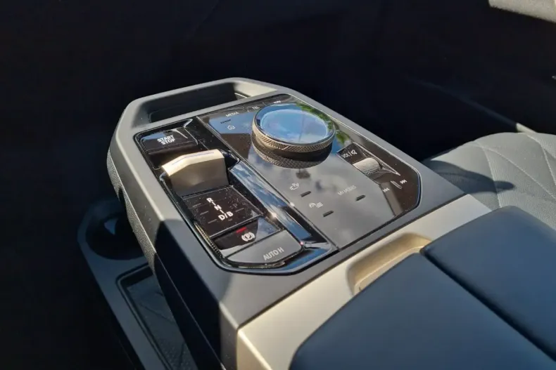 BMW iX din 2023 cu 70.320 km - oferta BMW105437 - foto 13