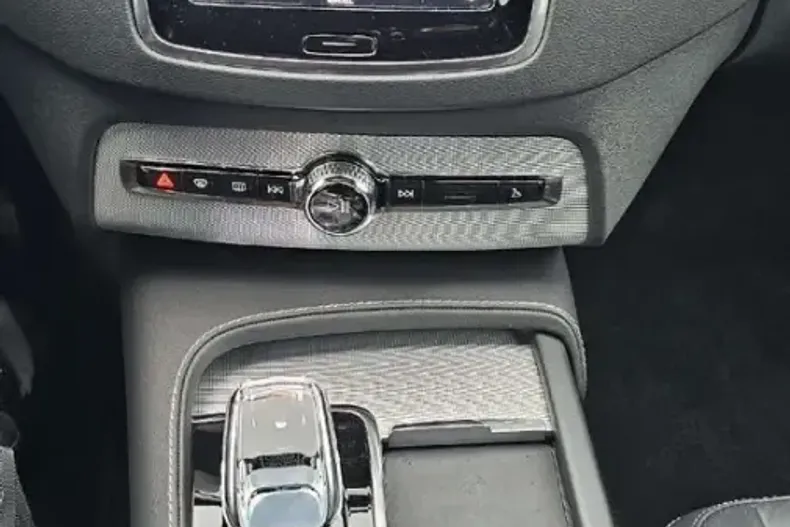 Volvo XC90 din 2023 cu 34.200 km - oferta VOL105447 - foto 13