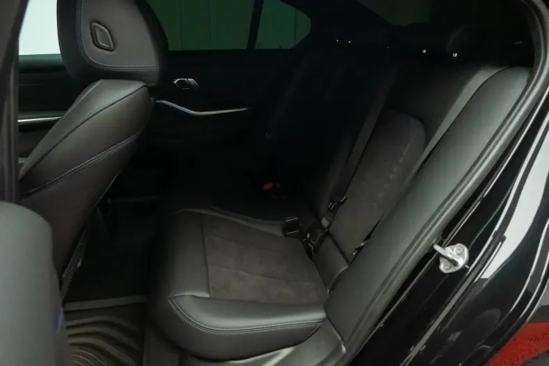 BMW 320 din 2023 cu 13.000 km - oferta BMW105450 - foto 13