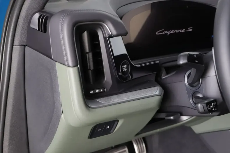 Porsche Cayenne din 2025 cu 30 km - oferta POR105451 - foto 2