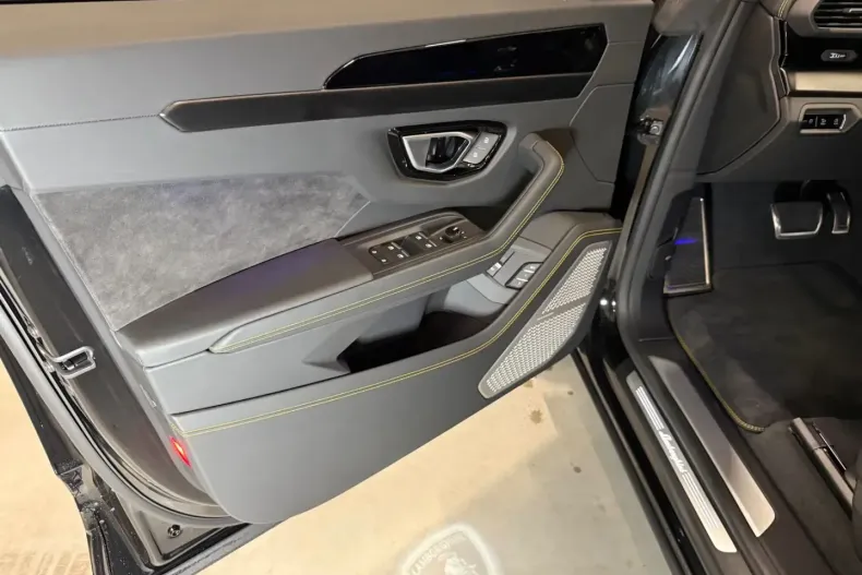 Lamborghini Urus din 2024 cu 9.980 km - oferta LAM105454 - foto 3