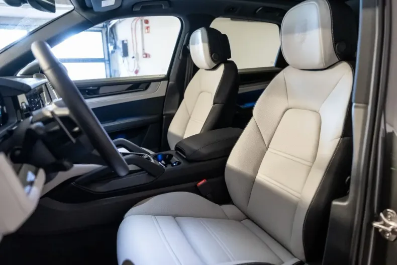 Porsche Cayenne din 2024 cu 999 km - oferta POR105456 - foto 3