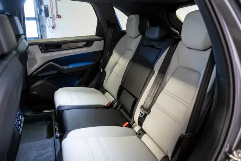 Porsche Cayenne din 2024 cu 999 km - oferta POR105456 - foto 6