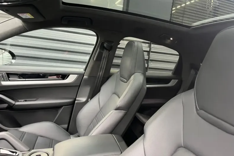 Porsche Cayenne din 2024 cu 7.500 km - oferta POR105457 - foto 5