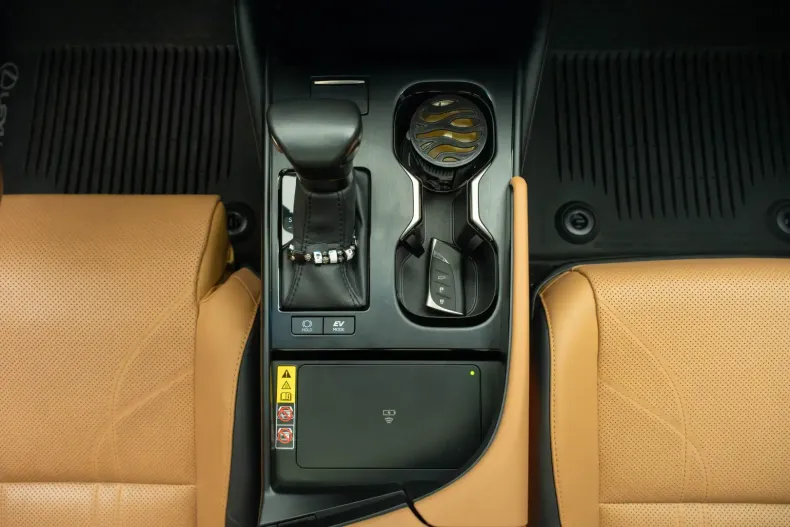 Lexus ES 300 din 2025 cu 29.900 km - oferta LEX105459 - foto 26