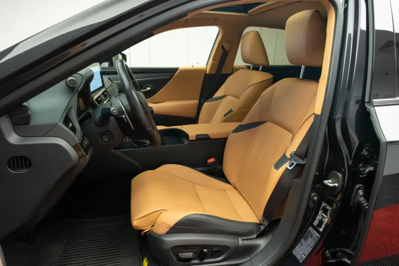 Lexus ES 300 din 2025 cu 29.900 km - oferta LEX105459 - foto 32