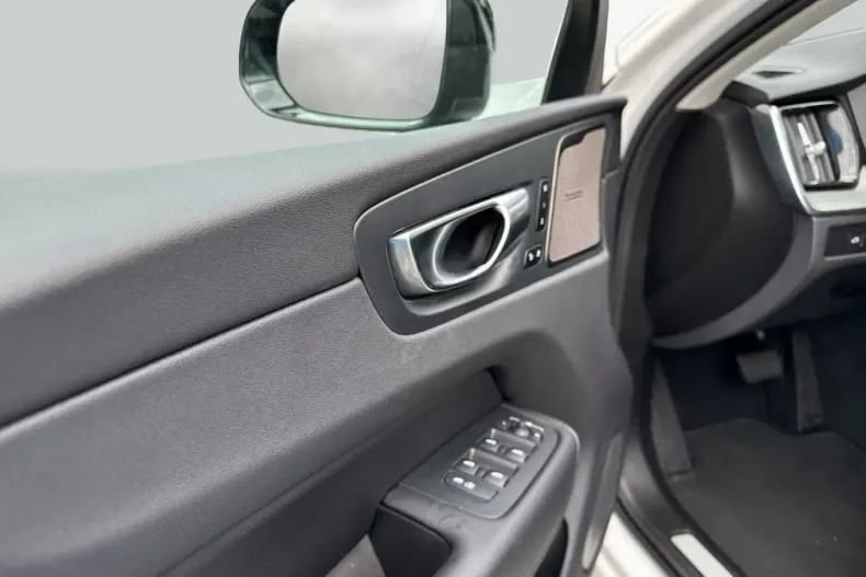 Volvo XC60 din 2024 cu 20.395 km - oferta VOL105605 - foto 19