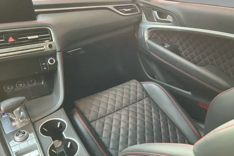 Genesis G70 din 2024 cu 10.200 km - oferta GEN105643 - foto 10