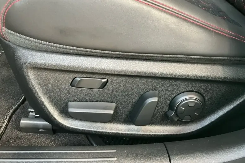 Genesis G70 din 2024 cu 10.200 km - oferta GEN105643 - foto 15