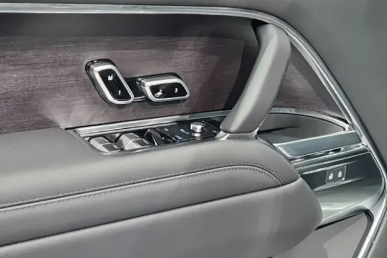 Land Rover Range Rover din 2025 cu 12.000 km - oferta LAN105677 - foto 10