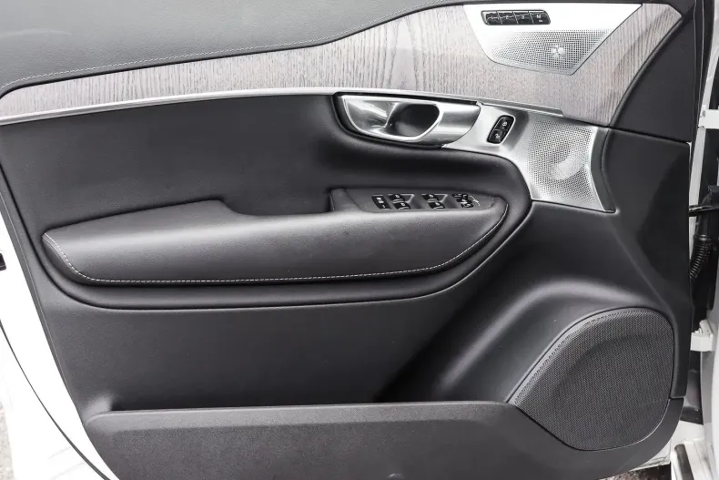 Volvo XC90 din 2023 cu 31.180 km - oferta VOL105725 - foto 8