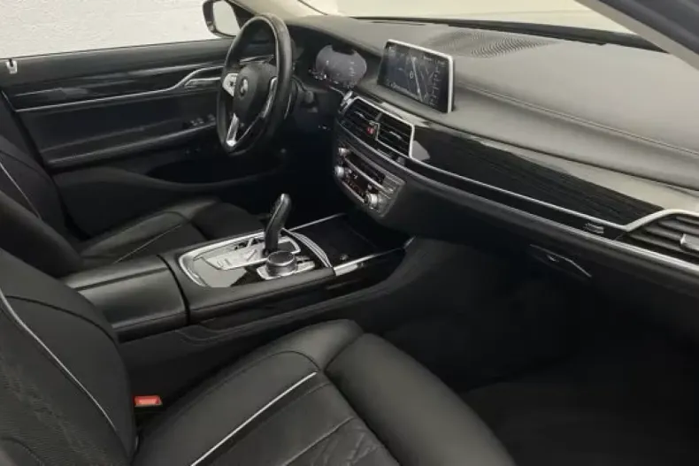 BMW 750 din 2021 cu 79.987 km - oferta BMW105741 - foto 3