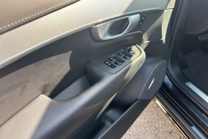 Volvo XC90 din 2024 cu 35.043 km - oferta VOL105749 - foto 14