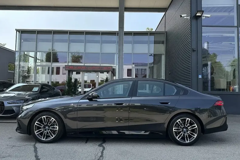 BMW 530 din 2024 cu 11.685 km - oferta BMW105762 - foto 10