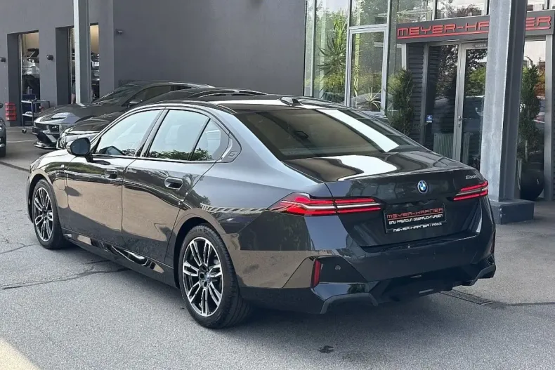 BMW 530 din 2024 cu 11.685 km - oferta BMW105762 - foto 11