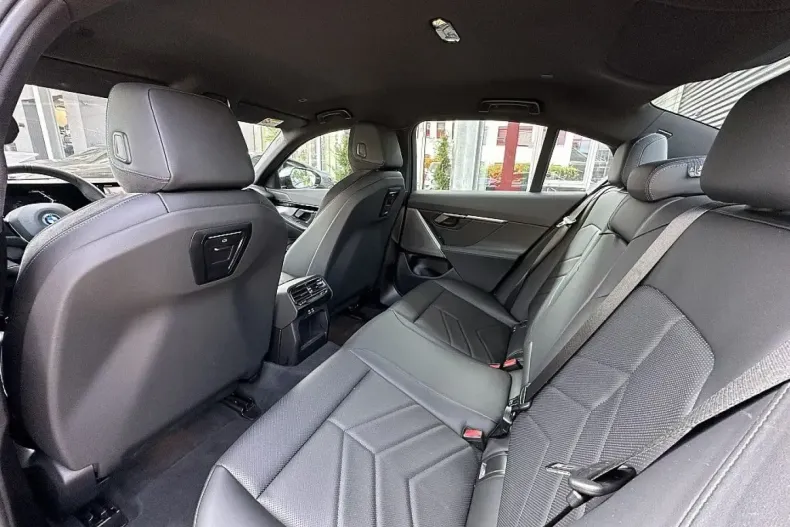 BMW 530 din 2024 cu 11.685 km - oferta BMW105762 - foto 22