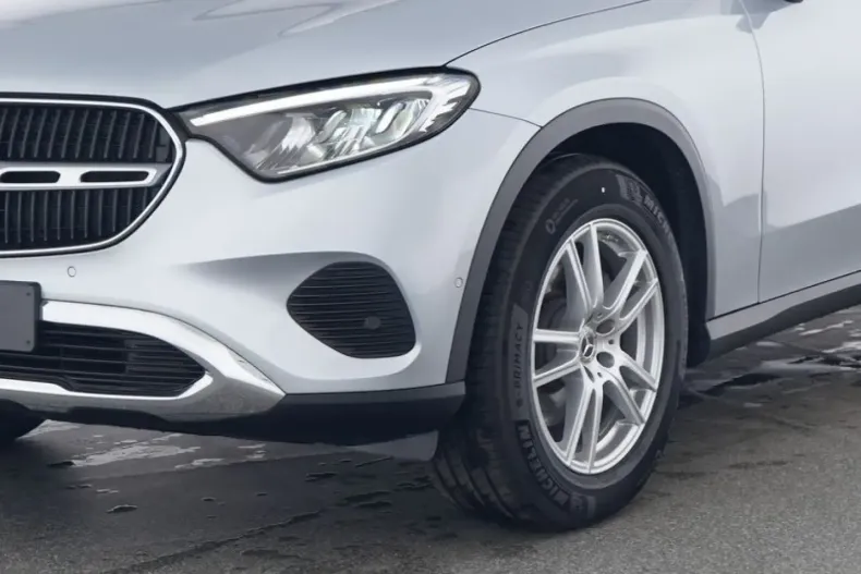 Mercedes-Benz GLC 200 din 2023 cu 5.168 km - oferta MER105837 - foto 3