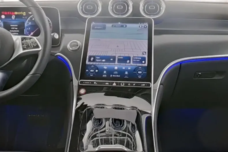 Mercedes-Benz GLC 200 din 2023 cu 5.168 km - oferta MER105837 - foto 4