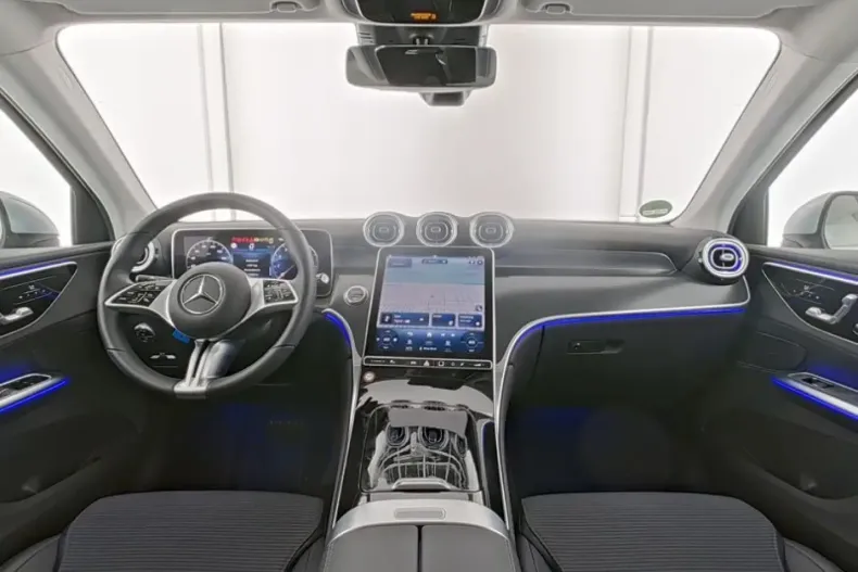 Mercedes-Benz GLC 200 din 2023 cu 5.168 km - oferta MER105837 - foto 6