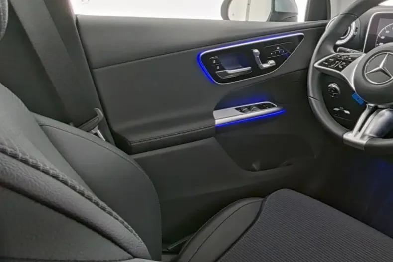 Mercedes-Benz GLC 200 din 2023 cu 5.168 km - oferta MER105837 - foto 8