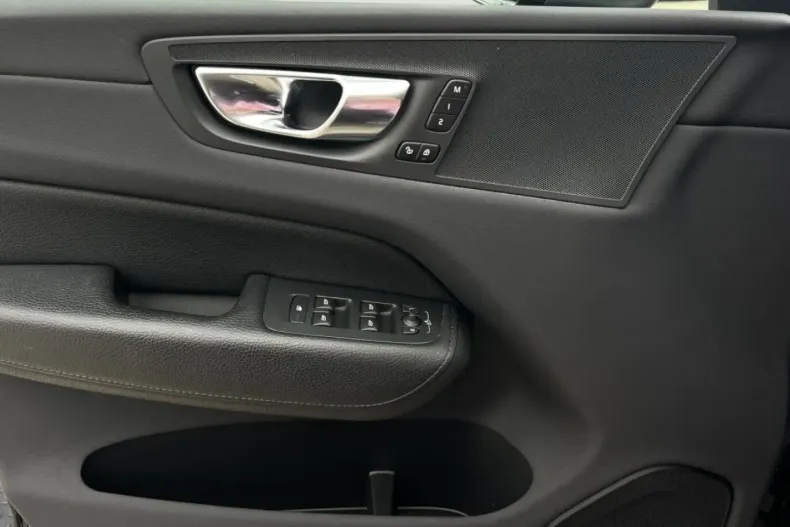 Volvo XC60 din 2022 cu 26.945 km - oferta VOL105855 - foto 8