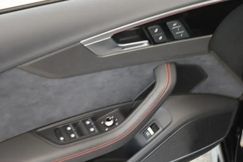 Audi RS4 din 2024 cu 6.000 km - oferta AUD105874 - foto 22