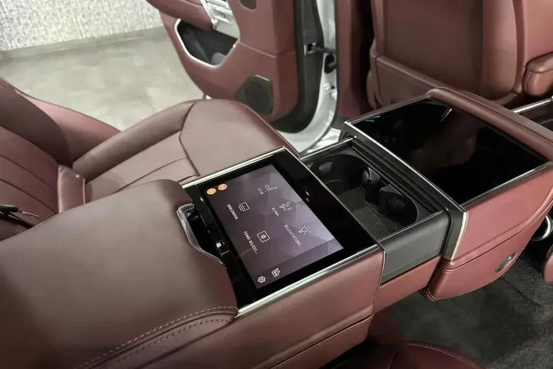 Land Rover Range Rover din 2023 cu 31.000 km - oferta LAN105893 - foto 10