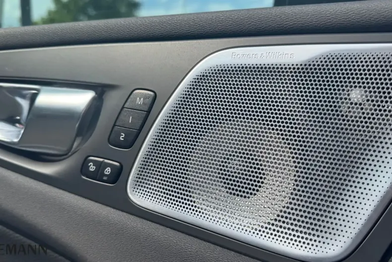 Volvo XC60 din 2022 cu 74.500 km - oferta VOL105895 - foto 27