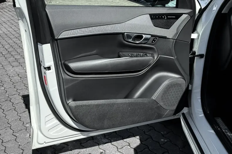 Volvo XC90 din 2023 cu 27.286 km - oferta VOL105950 - foto 14