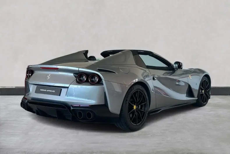 Ferrari 812 din 2023 cu 3.100 km - oferta FER105987 - foto 4
