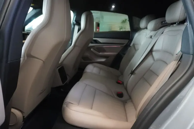 Porsche Taycan din 2023 cu 34.000 km - oferta POR106022 - foto 8