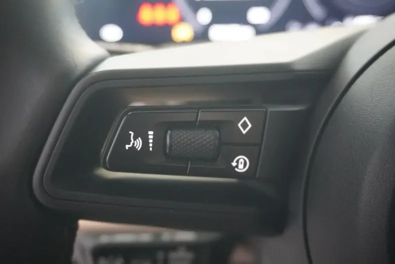 Porsche Taycan din 2023 cu 34.000 km - oferta POR106022 - foto 11