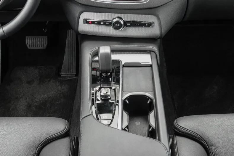 Volvo XC90 din 2024 cu 21.044 km - oferta VOL106034 - foto 13