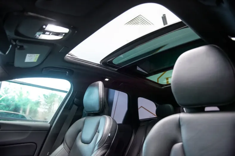 Volvo XC60 din 2021 cu 42.900 km - oferta VOL106041 - foto 12