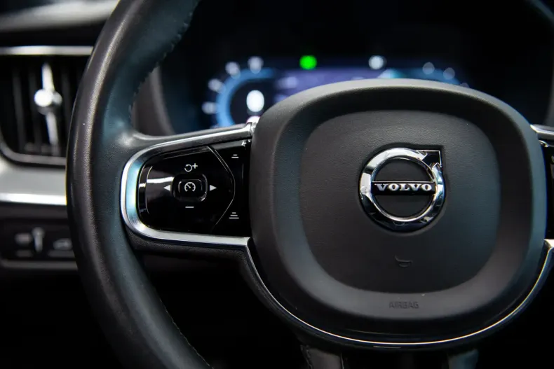 Volvo XC60 din 2021 cu 42.900 km - oferta VOL106041 - foto 20