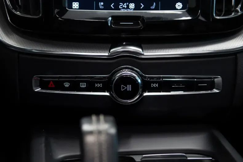 Volvo XC60 din 2021 cu 42.900 km - oferta VOL106041 - foto 26