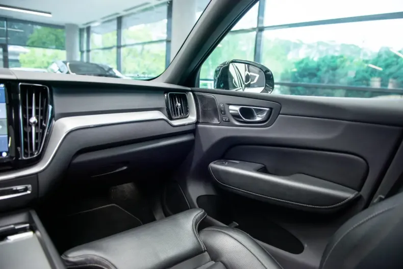 Volvo XC60 din 2021 cu 42.900 km - oferta VOL106041 - foto 31