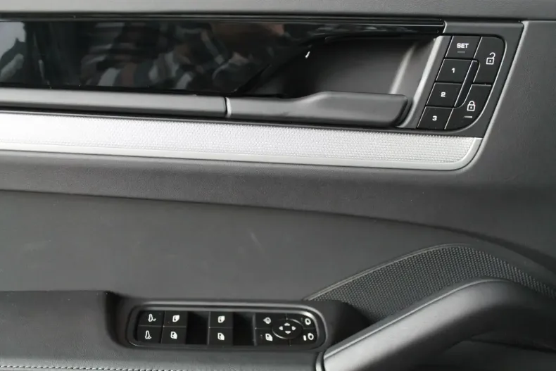 Porsche Cayenne din 2024 cu 5.000 km - oferta POR106042 - foto 20