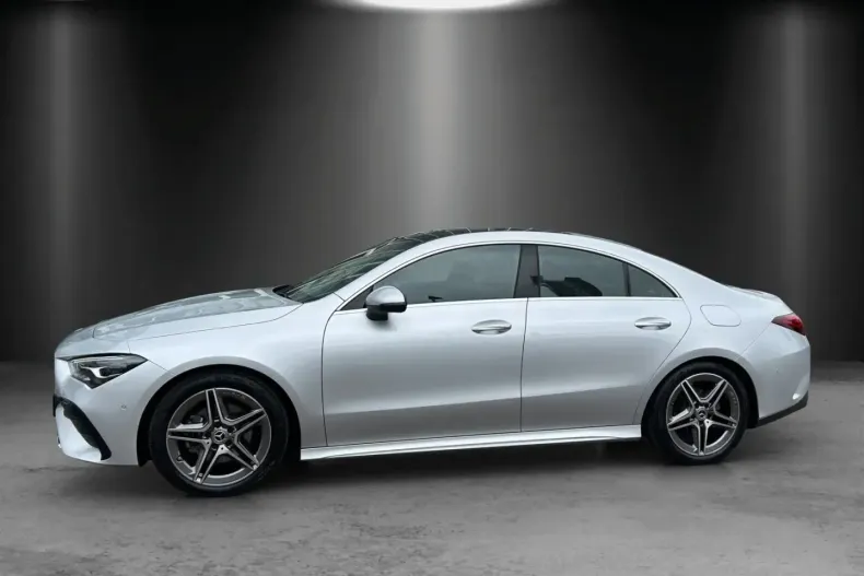 Mercedes-Benz CLA 180 din 2023 cu 3.176 km - oferta MER106092 - foto 1